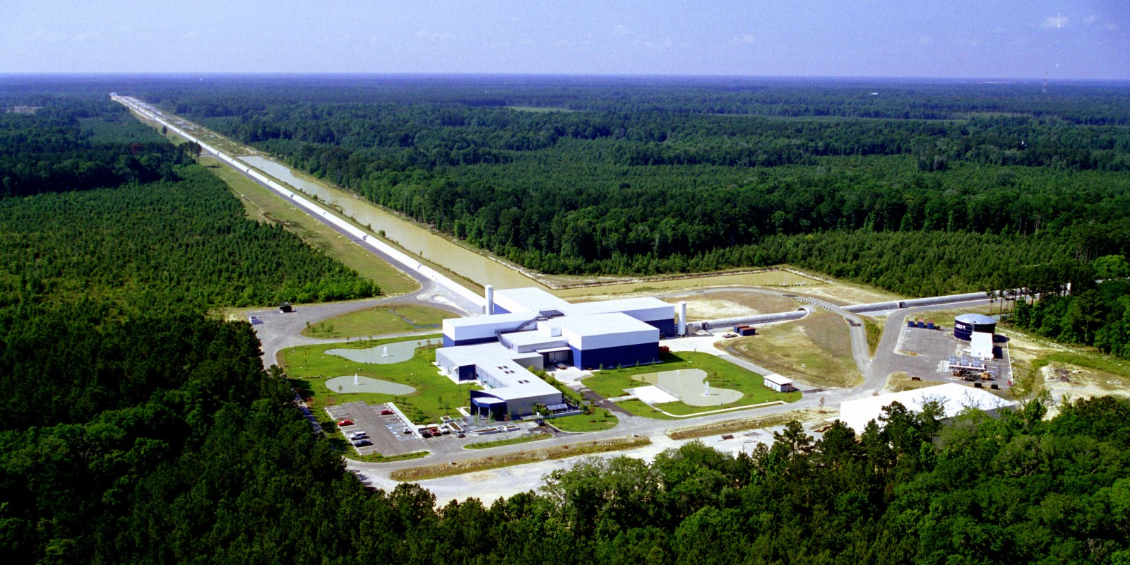 LIGO Gravitational-Wave Telescope_(HiRes) Livingston Facility, USA_5B_Science_1600w_800h